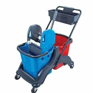 Petit chariot de nettoyage avec 2 seaux de récupération sous presse et panier pour produits.